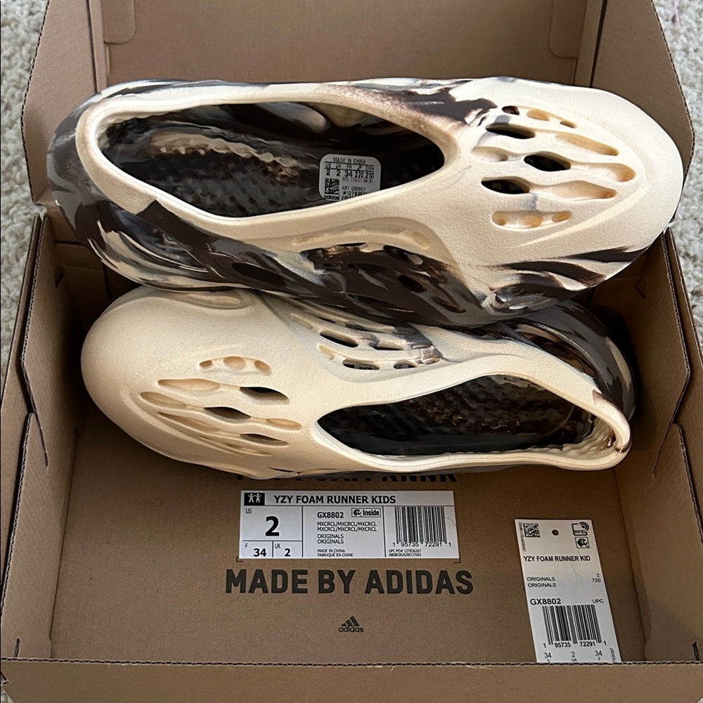 YEEZY FOAM RUNNER - Picture 2 of 3